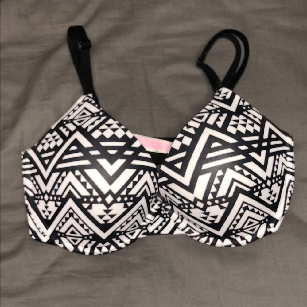 34DD bra. Never worn